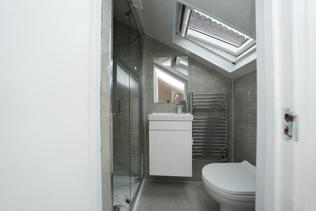Newly Renovated Modern 4 Bed 3 Bath Apartment London Bagian luar foto