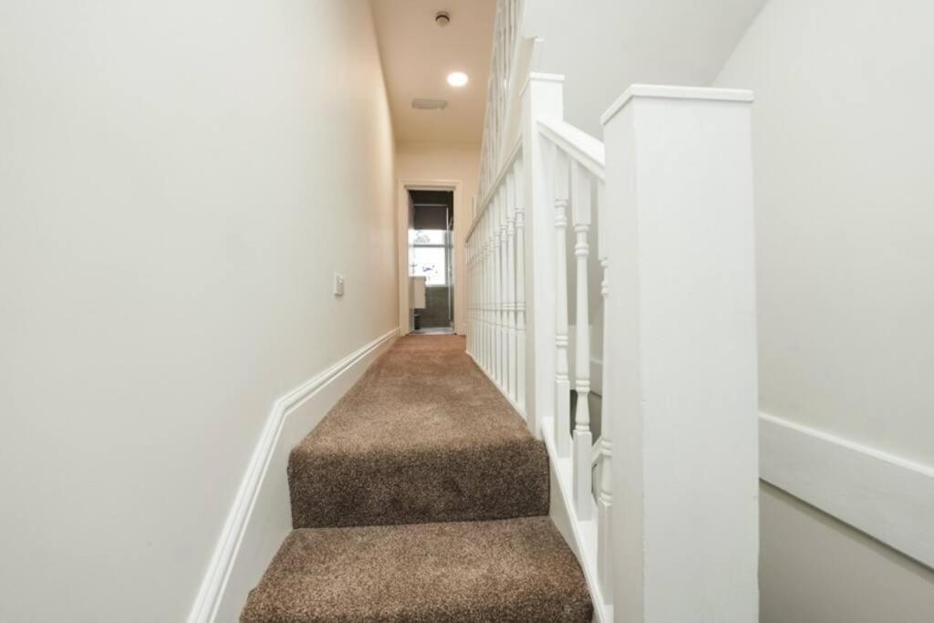 Newly Renovated Modern 4 Bed 3 Bath Apartment London Bagian luar foto