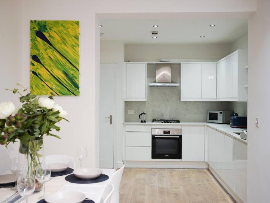 Newly Renovated Modern 4 Bed 3 Bath Apartment London Bagian luar foto