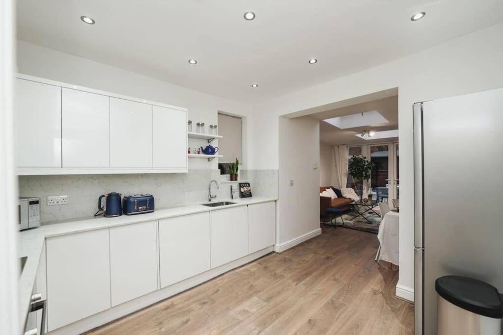 Newly Renovated Modern 4 Bed 3 Bath Apartment London Bagian luar foto