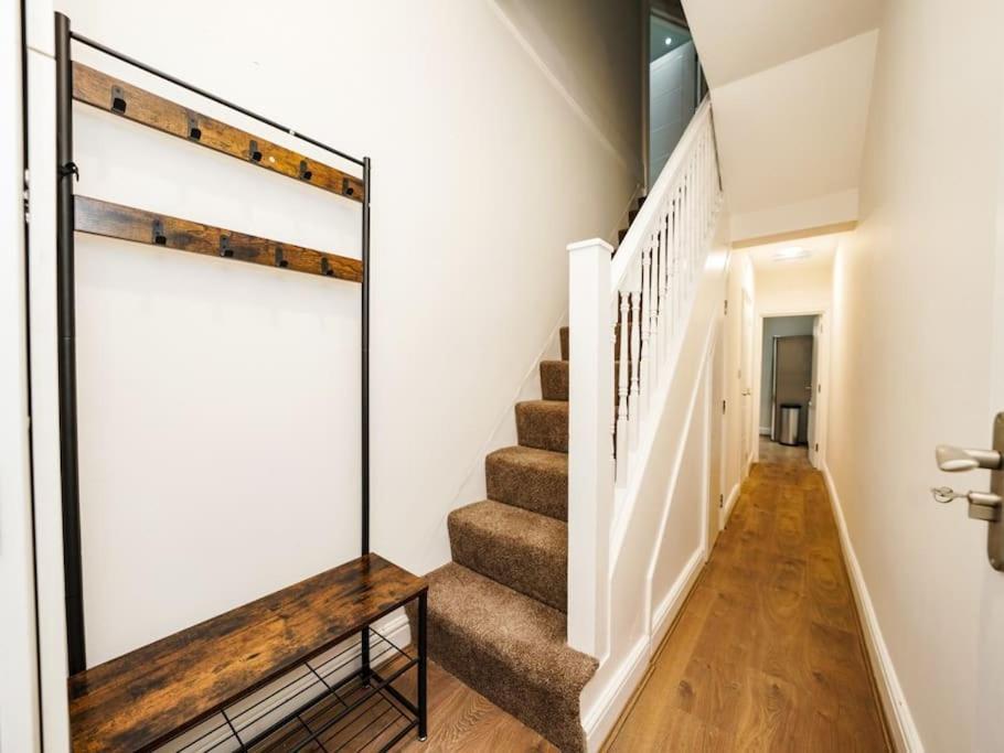 Newly Renovated Modern 4 Bed 3 Bath Apartment London Bagian luar foto