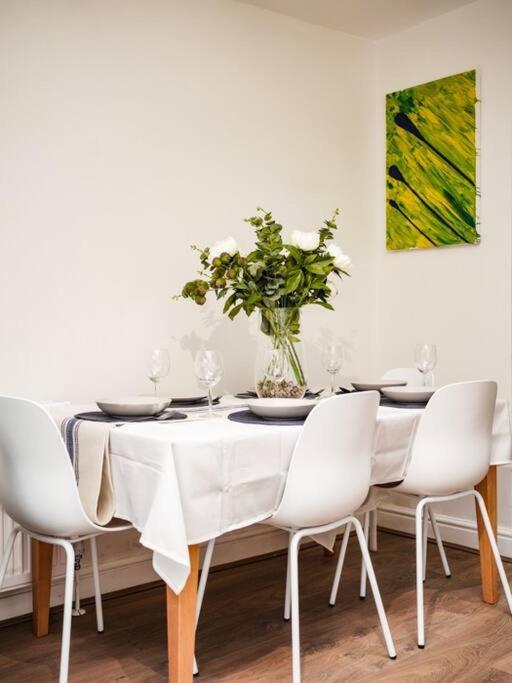 Newly Renovated Modern 4 Bed 3 Bath Apartment London Bagian luar foto