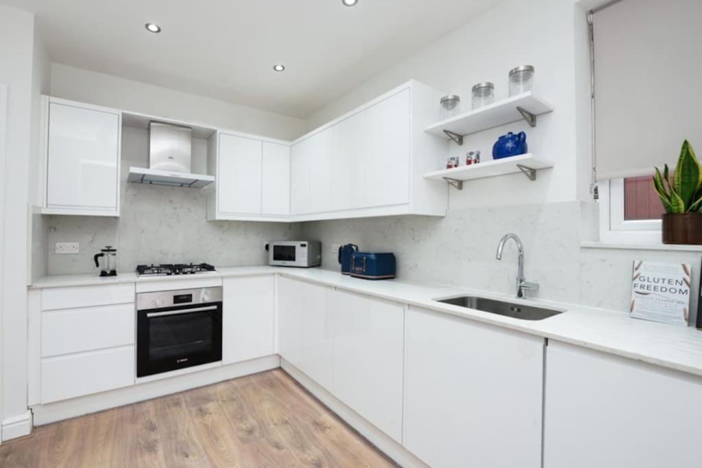 Newly Renovated Modern 4 Bed 3 Bath Apartment London Bagian luar foto